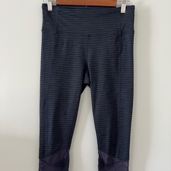 Athleta Mantra Jacquard Crop Yoga Leggings In Navy Blue Size S